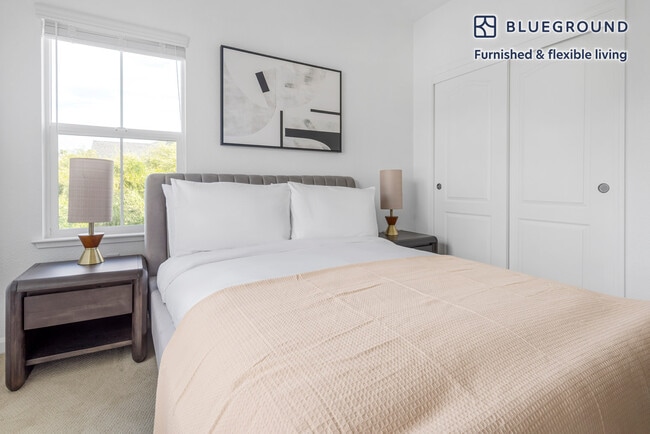 Building Photo - 3608 Flora Vista Ave