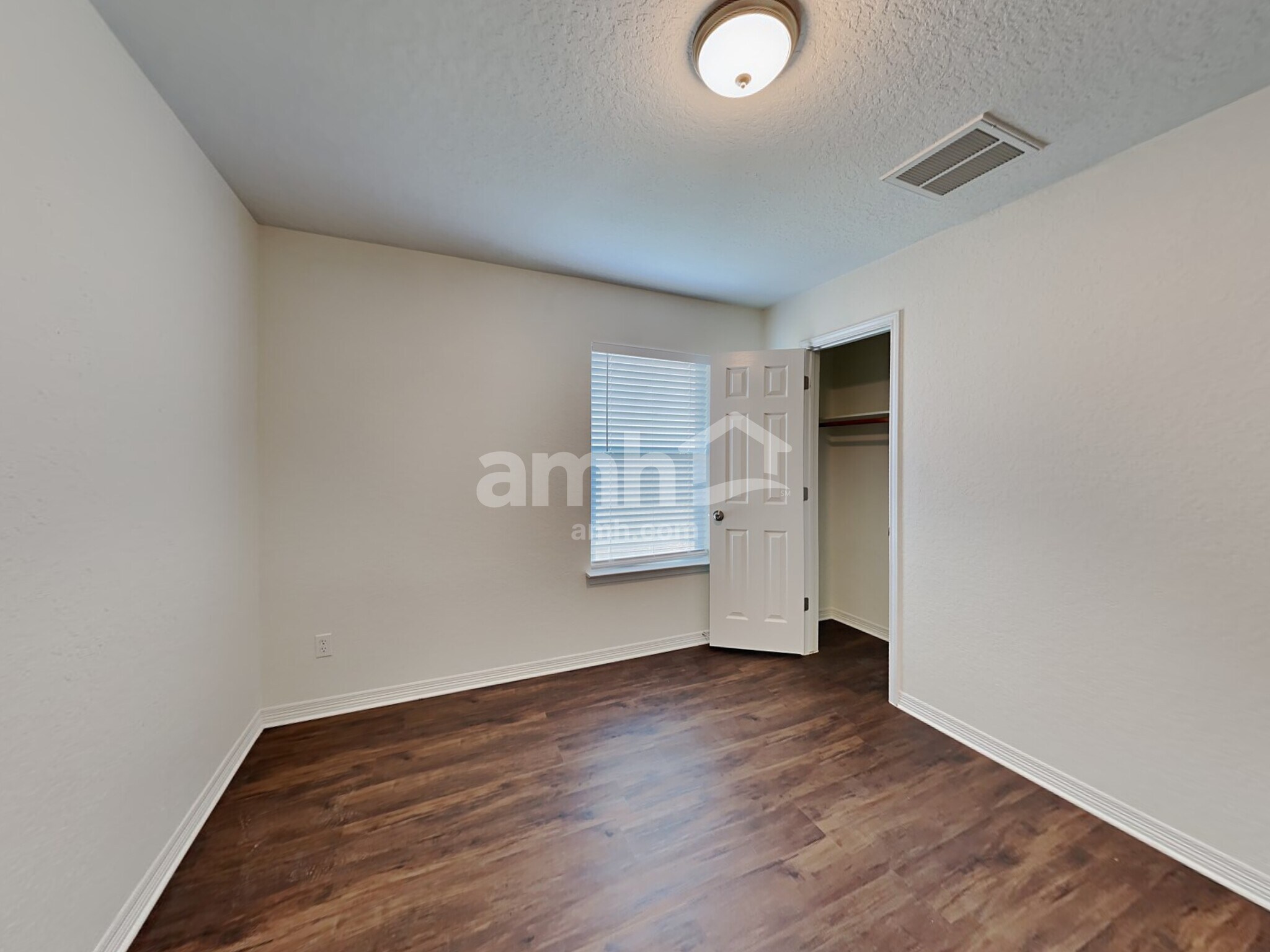 Building Photo - 9926 Sun Ml