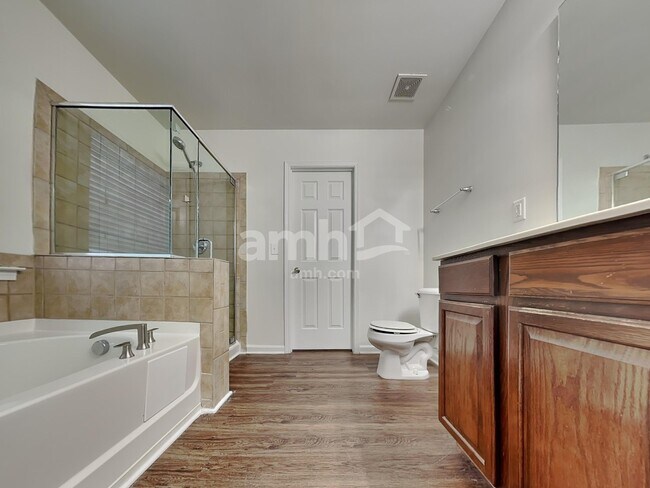 Building Photo - 204 Edgecroft Way