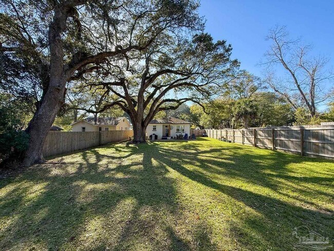 Building Photo - 224 N M St