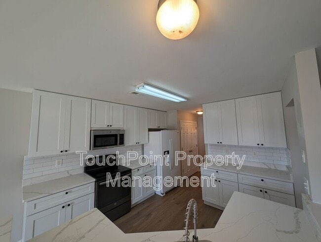 Building Photo - 11307 Breezehill Ln