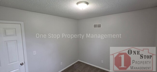 Building Photo - Beautiful 3 Bedroom 1 Bathroom in Independence!