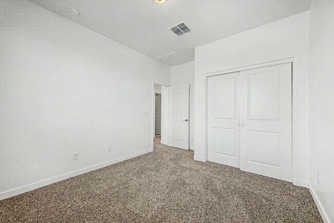Building Photo - 10984 W Pierce St