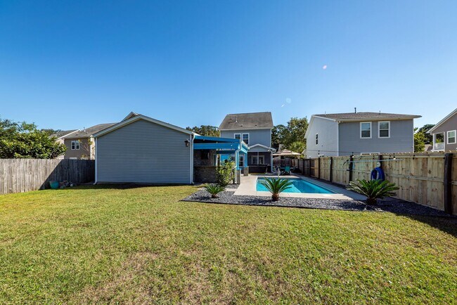 Building Photo - 4 Bedroom, 2.5 Bathroom Home in Brownswood...