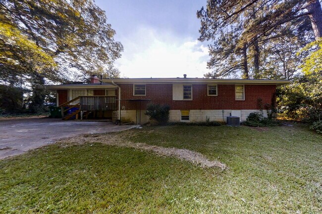 Building Photo - Hickory Hills Estates Home, a 8 minute walk to transit stop N Hairston Rd & 452