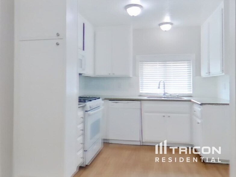 Building Photo - 14316 Cholla Dr