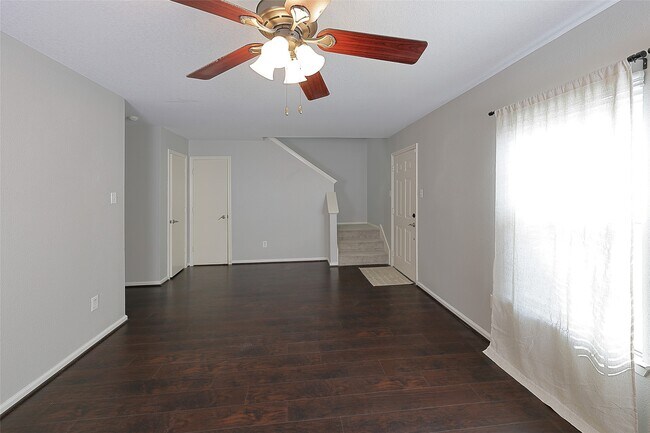 Building Photo - 6315 Settlers Square Ln