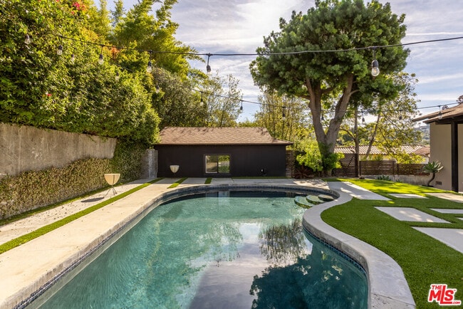 Building Photo - 3424 Primera Ave