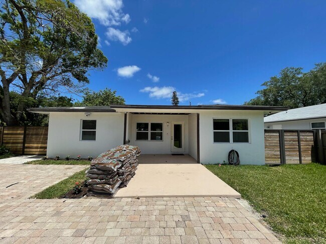Building Photo - 1564 SW 28th Terrace