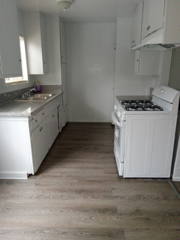 Building Photo - 10726 Orange Grove Ave