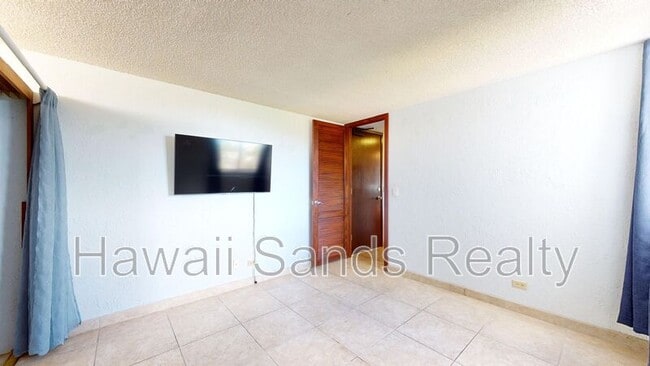 Building Photo - 2611 Ala Wai Blvd