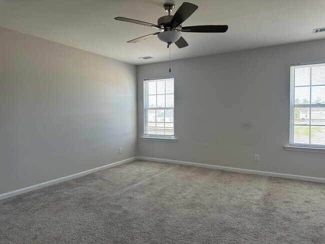 Building Photo - 96 Deerfield Dr NE