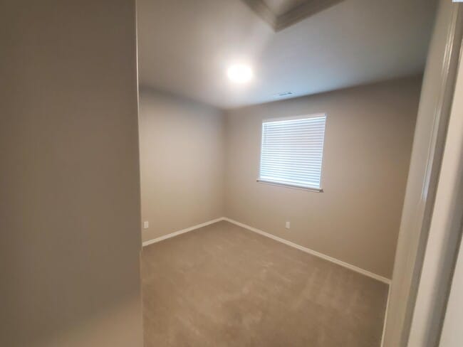 Building Photo - 722 Zee Pride Ln