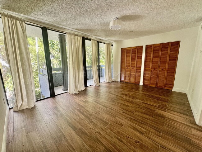 Building Photo - 2180 Brickell Ave