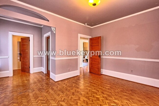 Building Photo - First Month Fee on a 12 Month Lease!  2 Bed, 1 Bath 2 Story Unit with Victorian Architectural Detail