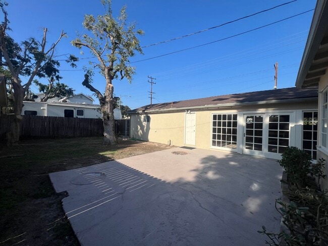Building Photo - Burbank 3 bedroom 2 bathroom house for ren...
