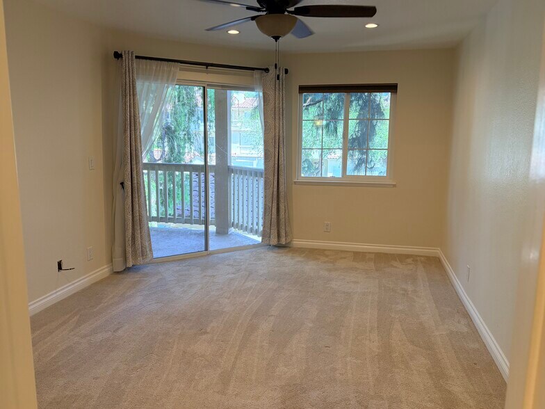 Building Photo - 653 Oak Run Trl
