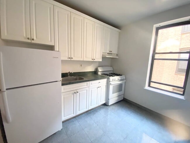 Building Photo - 112 Marine Ave