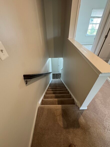 Building Photo - 2081 Elm Tree Ct