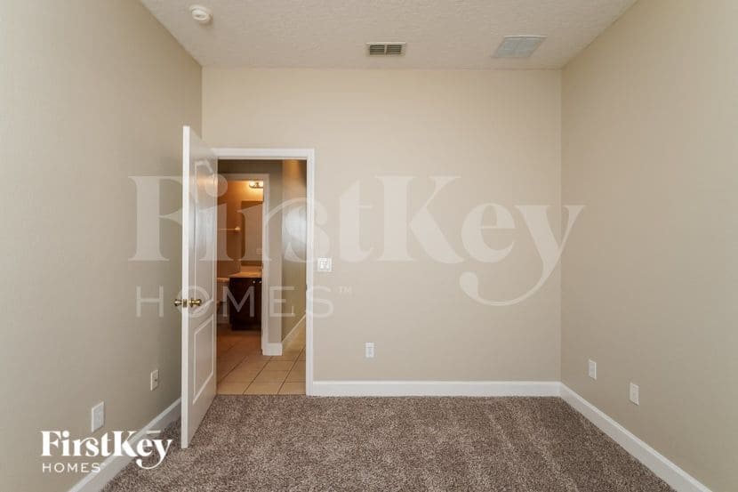 Building Photo - 9885 Moss Rose Way