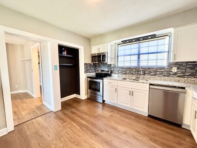 Building Photo - Charming 3 Bedroom Home in Norfolk