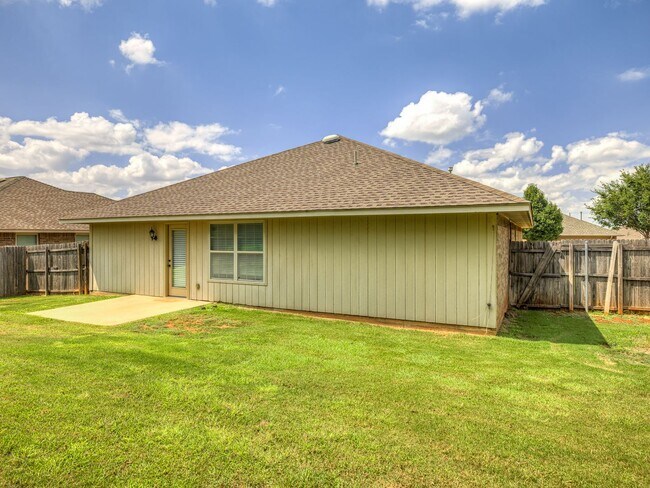 Building Photo - 3 Bedroom home in Deer Creek ISD - Montague/Sonador Addition - Community Pool