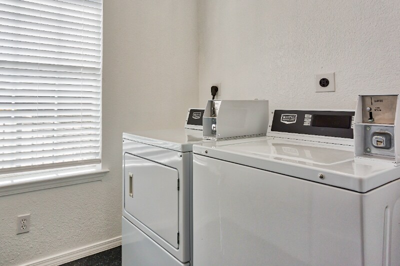 Building Photo - 419 S 27th St