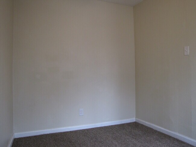 Building Photo - 3431 SW Brendan Ave