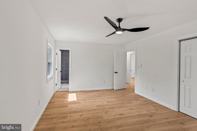 Building Photo - 29 Hinsdale Ln