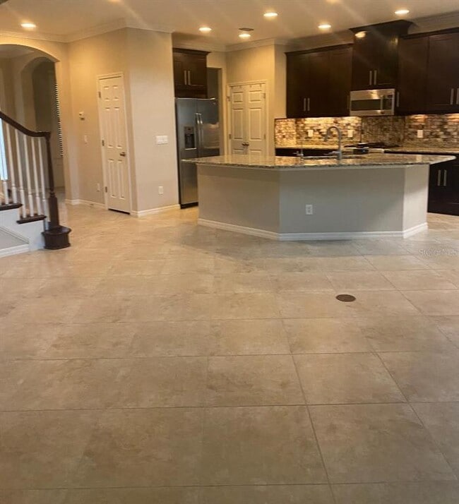 Building Photo - 8812 Tropical Palm Dr