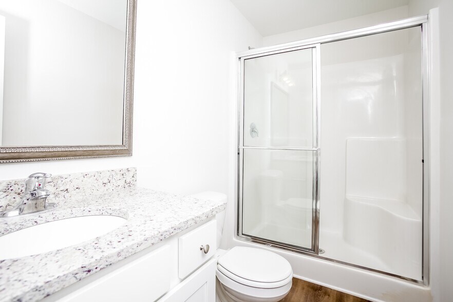 Building Photo - 490 Conifer St