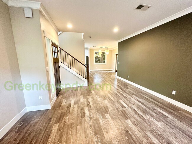 Building Photo - Beautiful Newer Built House in NE Portland