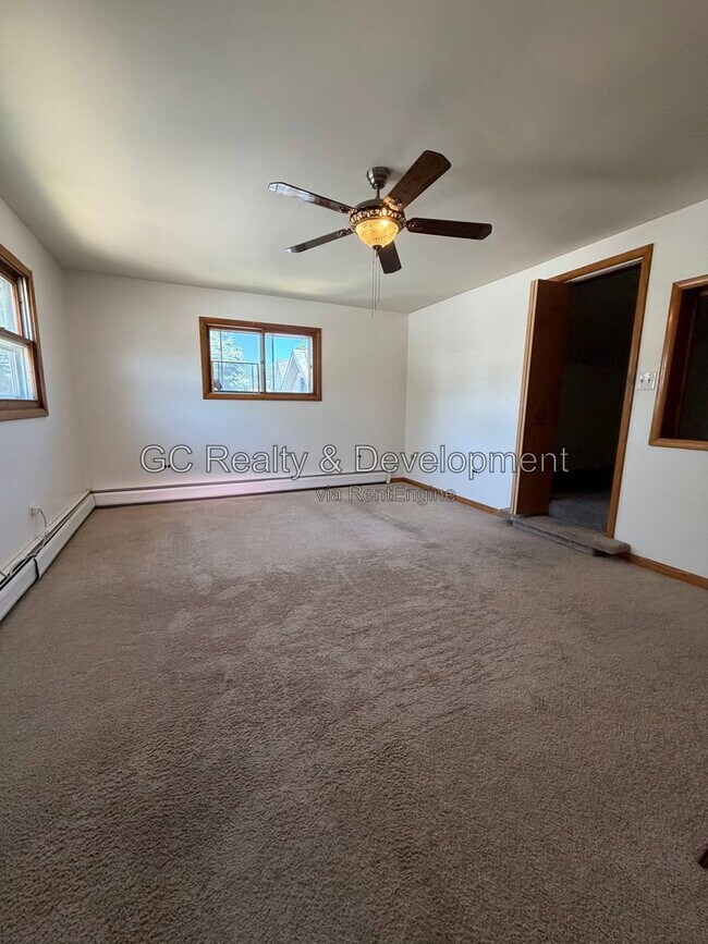 Building Photo - 837 Thomas Ave