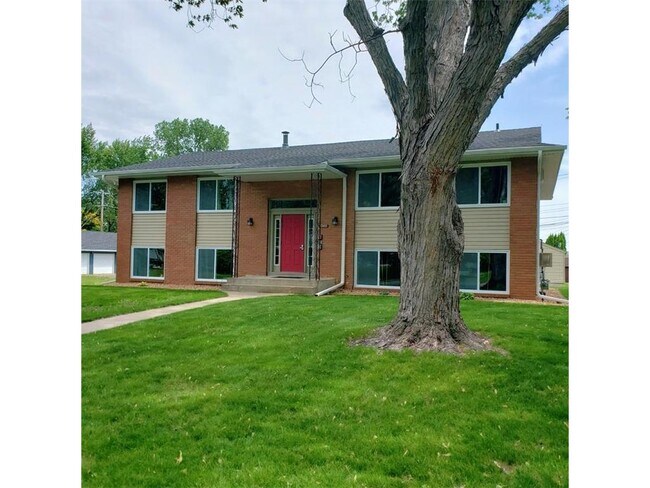 Building Photo - 2740 Xylon Ave N
