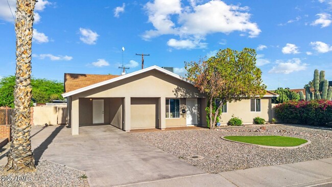 Building Photo - 2911 N Granite Reef Rd