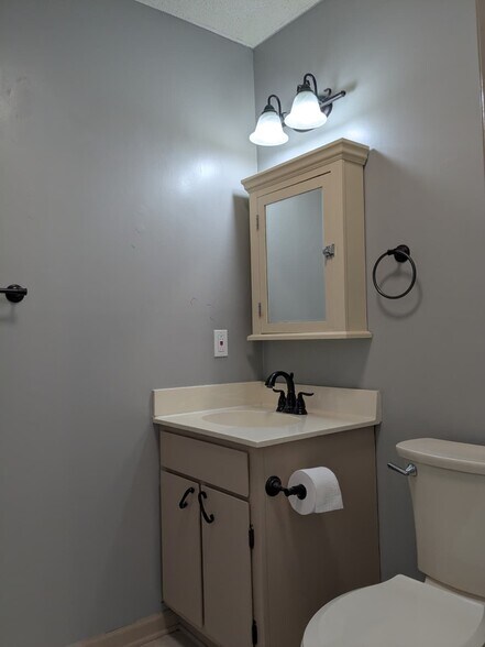 Building Photo - 3700 Golf Colony Ln