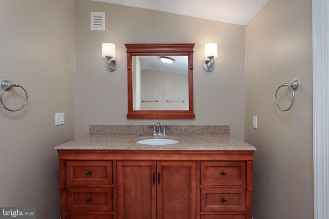 Building Photo - 236 Mercer St