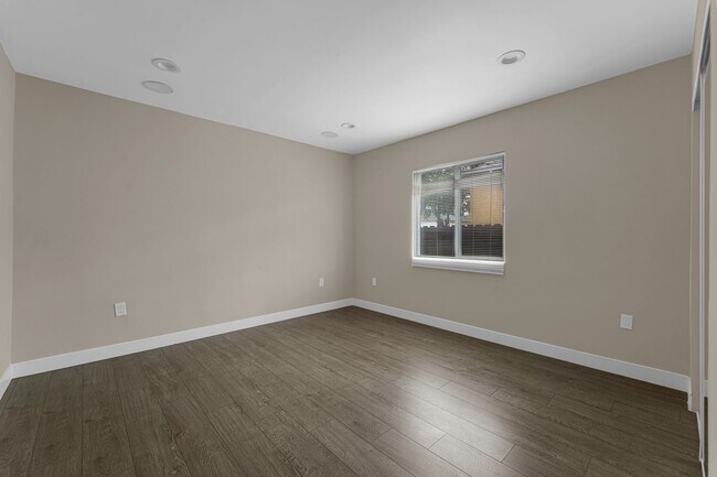 Building Photo - 7237 Tujunga Ave