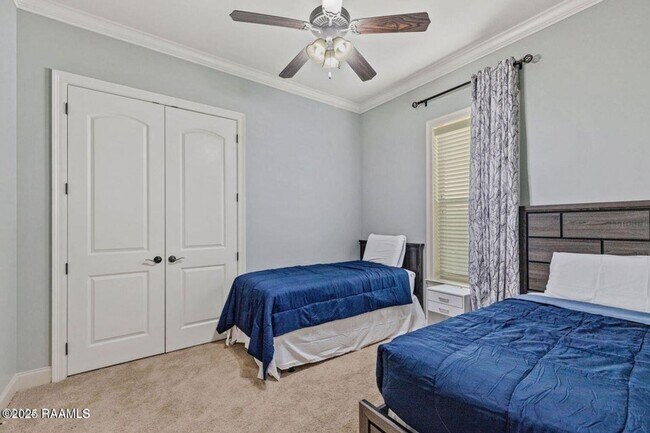 Building Photo - 216 Croft Row