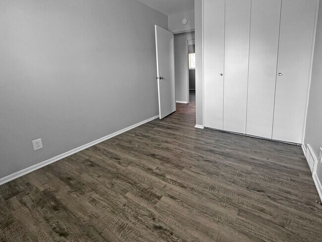 Building Photo - 27 Ridgewood St