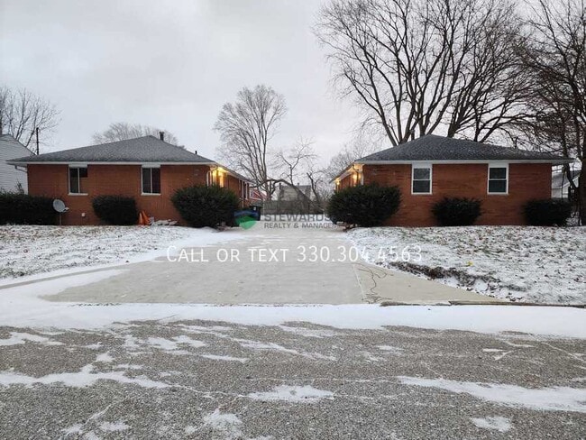 Building Photo - 2557 Edwin Ave