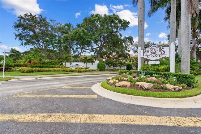 Building Photo - 2379 Treasure Isle Dr