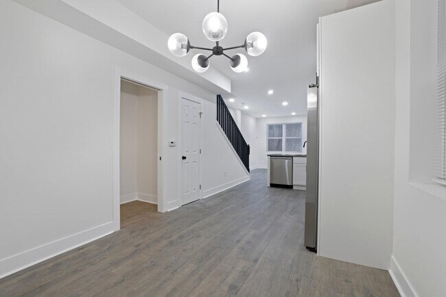 Building Photo - 272 S 22nd St