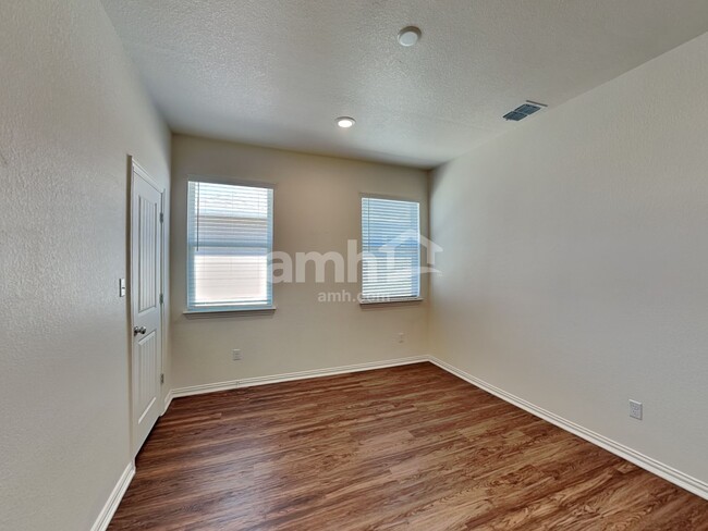 Building Photo - 320 Aspen Waters