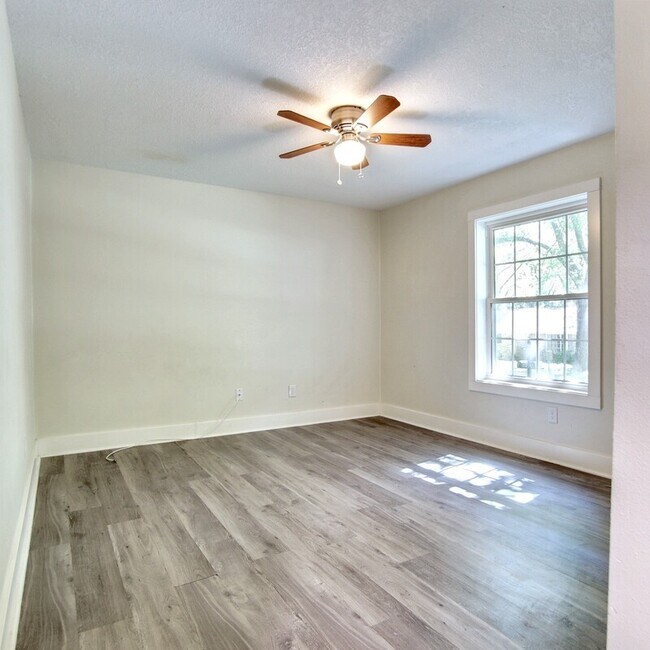 Building Photo - 5708 Flamingo Ct