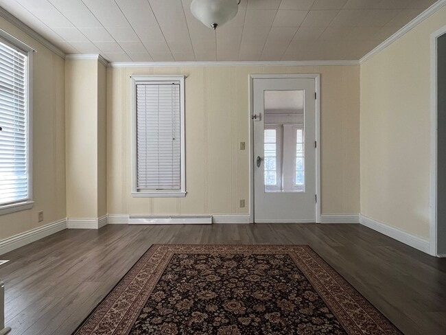 Building Photo - Three Bedroom in Mapleton Local School Dis...
