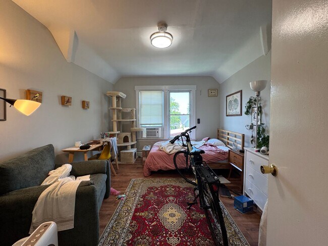 Building Photo - Renovated Beautiful 2BR Near Yale - Science Hill