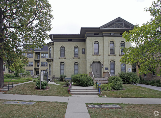 Primary Photo - 1227 N Cass St
