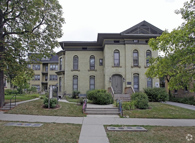 Primary Photo - The Mansion
