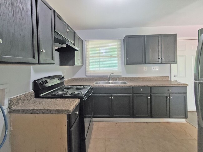 Building Photo - COMING SOON: Fantastic 3/1 Bungalow Near Langford Park - Housing Vouchers Accepted